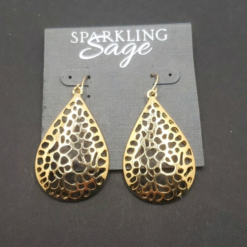 GOLD tear drop earings